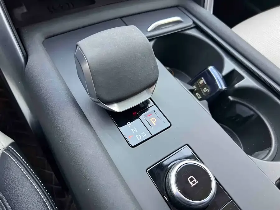 Land Rover finds Discover the 2023 360PS R-Dynamic S 2023 — миниатюра 5