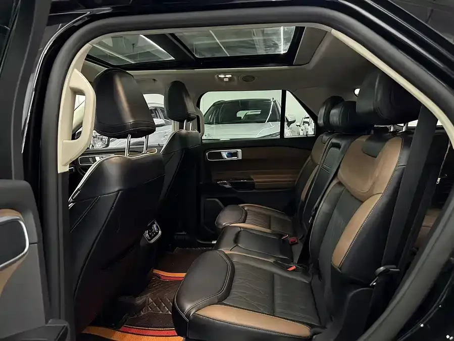 Ford Explorer Explorer 2023 EcoBoost 285 4WD Titanium Edition 7 Seaters 2023 — миниатюра 2