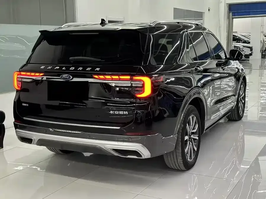 Ford Explorer Explorer 2023 EcoBoost 285 4WD Titanium Edition 7 Seaters 2023 — миниатюра 3