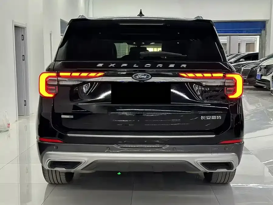 Ford Explorer Explorer 2023 EcoBoost 285 4WD Titanium Edition 7 Seaters 2023 — миниатюра 5