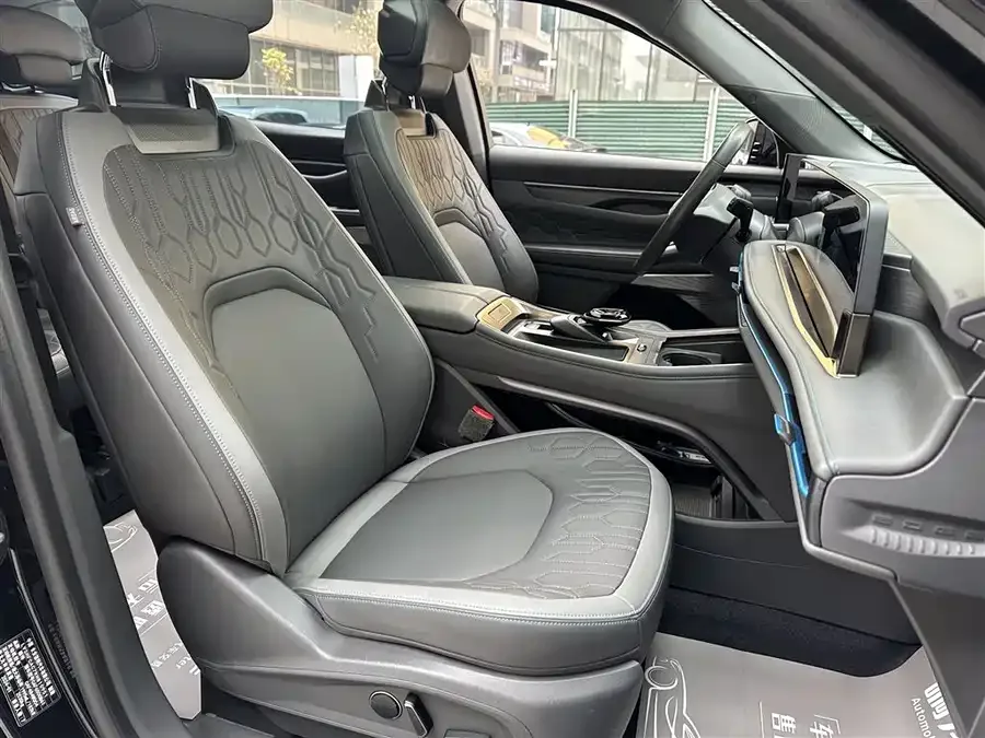Ford Edge 2023 Sharp L 2.0T EcoBoost 2WD 7-seat Luxury Edition 2024 — миниатюра 3