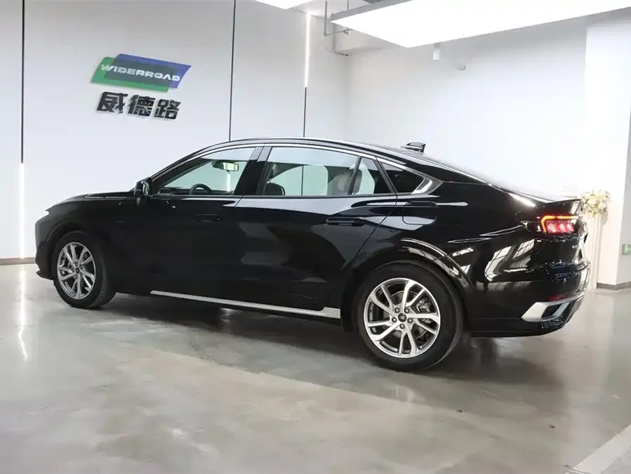 Ford Mondeo Mondeo 2022 facelift EcoBoost 245 luxury model 2023 — миниатюра 4