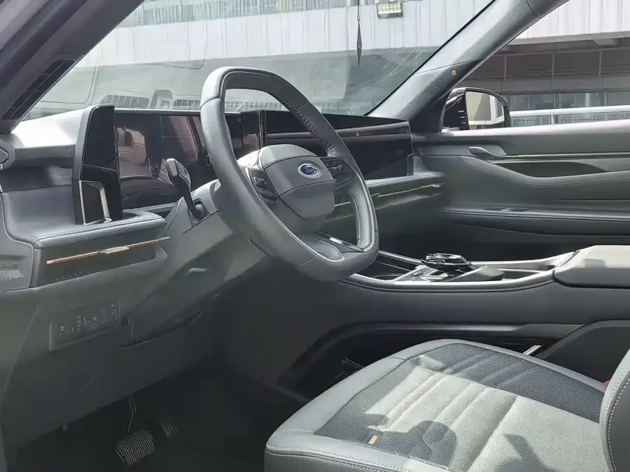 Ford Edge 2023 Sharp L 2.0T EcoBoost 4WD 7-seater Ultimate Edition 2023 — миниатюра 3