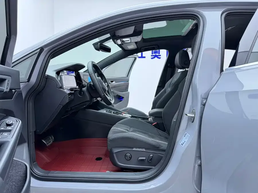 Volkswagen golf Golf 2023 280TSI DSG R-Line Lite 2023 — миниатюра 2