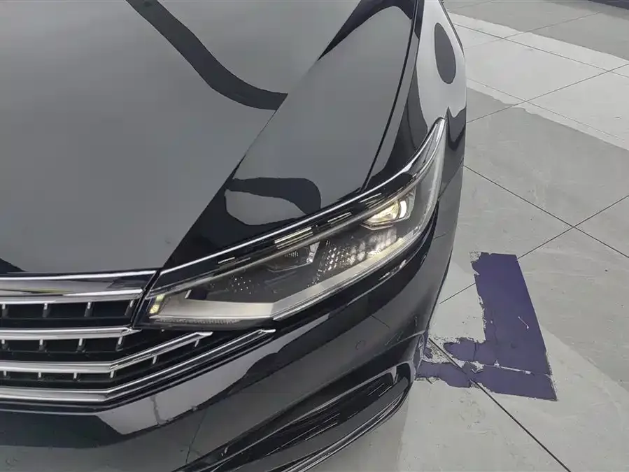 Volkswagen Magotan Magotan 2023 2 million commemorative edition 330TSI DSG luxury model 2023 — миниатюра 2