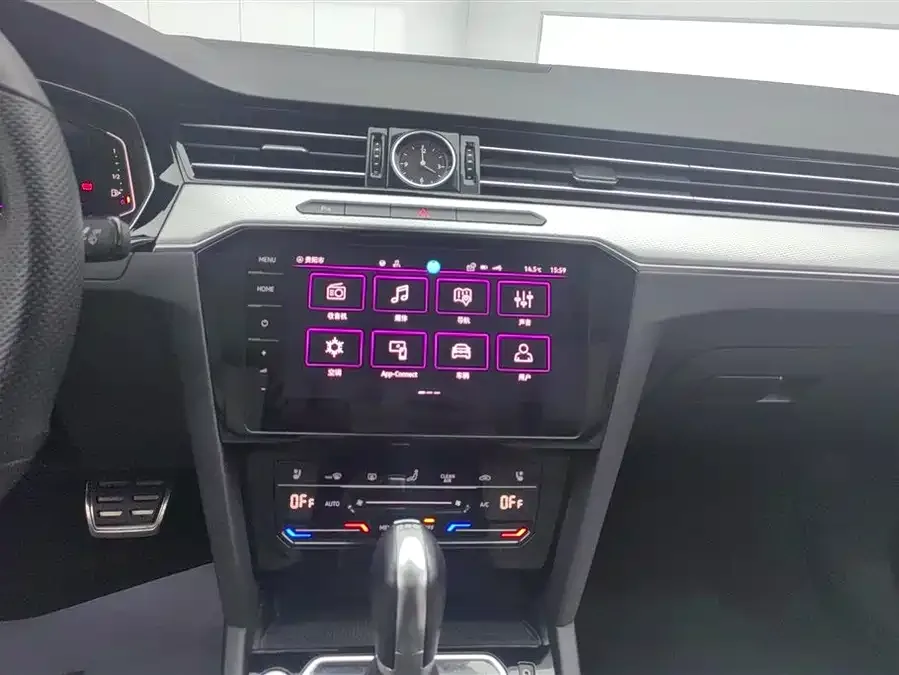 Volkswagen Magotan Magotan 2023 2 million commemorative edition 330TSI DSG luxury model 2023 — миниатюра 4