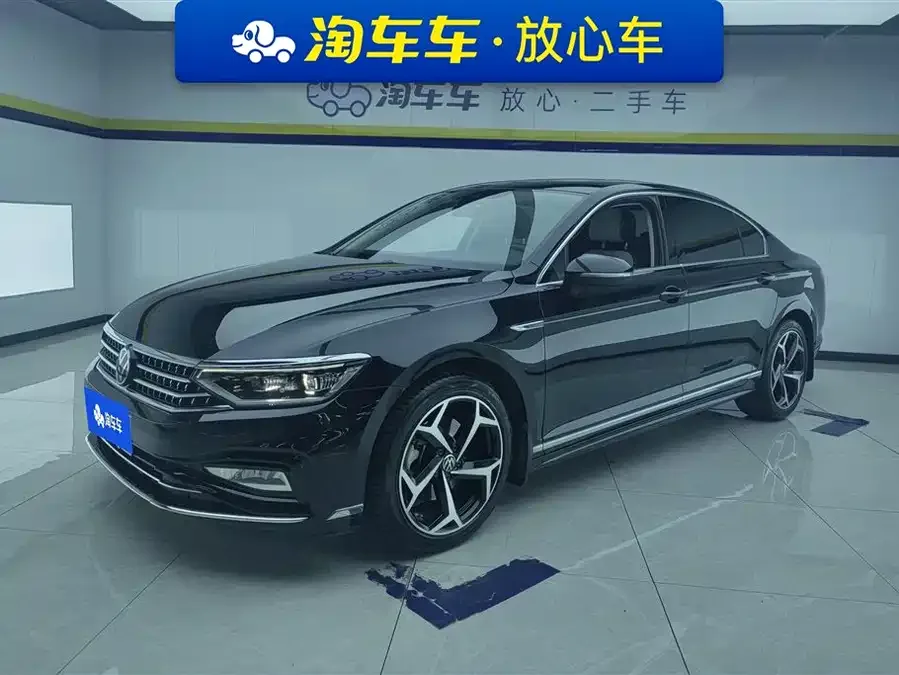 Volkswagen Magotan Magotan 2023 2 million commemorative edition 330TSI DSG luxury model 2023 — фото 1, купить с доставкой в Москву