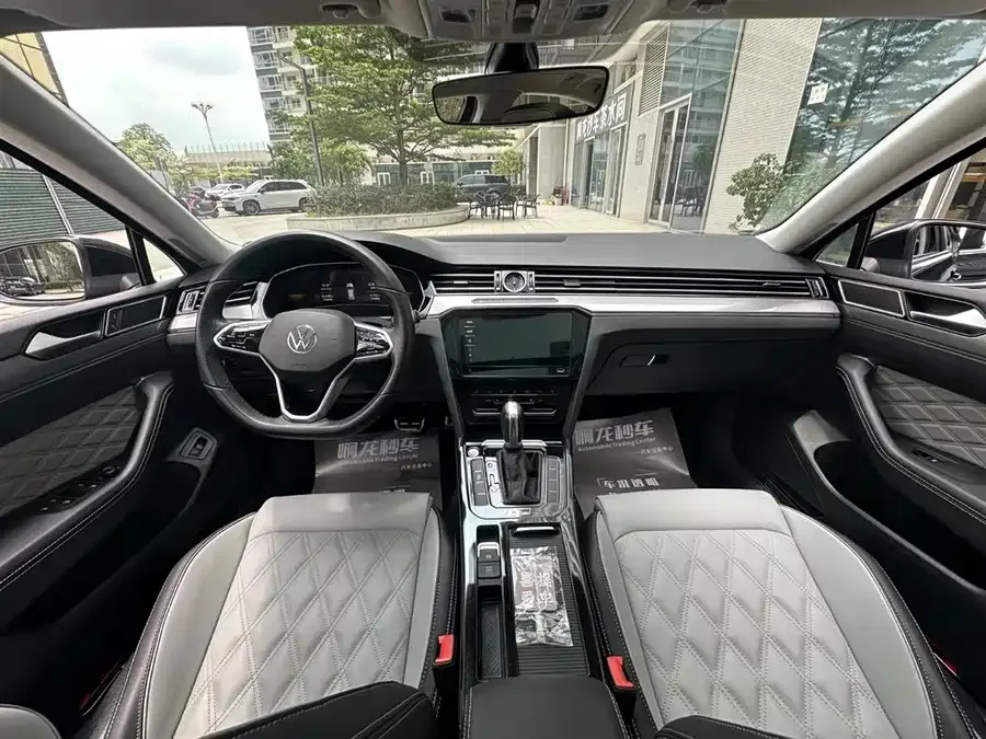 Volkswagen Magotan Magotan 2023 2 million commemorative edition 330TSI DSG leading model 2023 — миниатюра 2