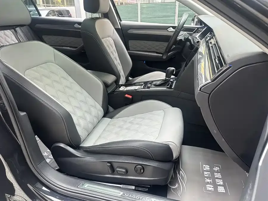 Volkswagen Magotan Magotan 2023 2 million commemorative edition 330TSI DSG leading model 2023 — миниатюра 3