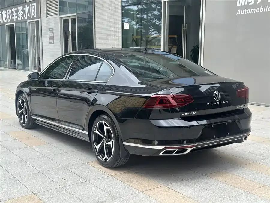 Volkswagen Magotan Magotan 2023 2 million commemorative edition 330TSI DSG leading model 2023 — миниатюра 4