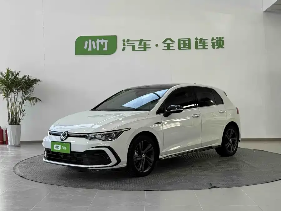 Volkswagen golf Golf 2023 280TSI DSG R-Line Lite 2022 — фото 1, купить с доставкой в Москву