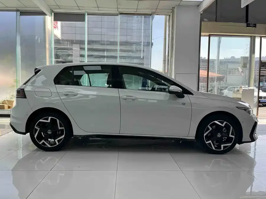 Volkswagen golf Golf 2025 facelift 300TSI R-Line 2025 — миниатюра 4