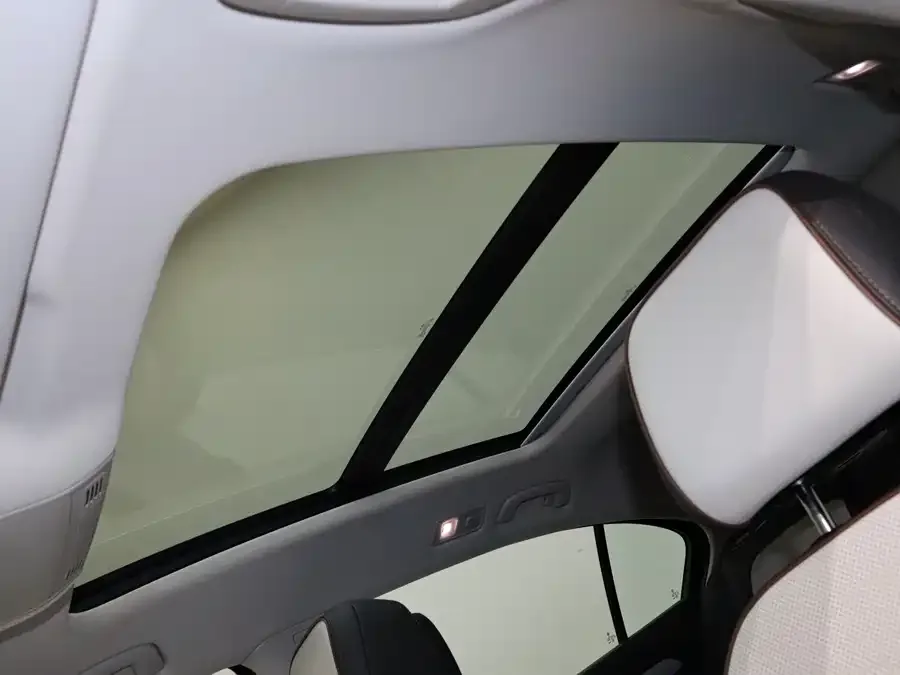 Volkswagen Magotan Magotan 2023 2 million commemorative edition 330TSI DSG luxury model 2024 — миниатюра 4