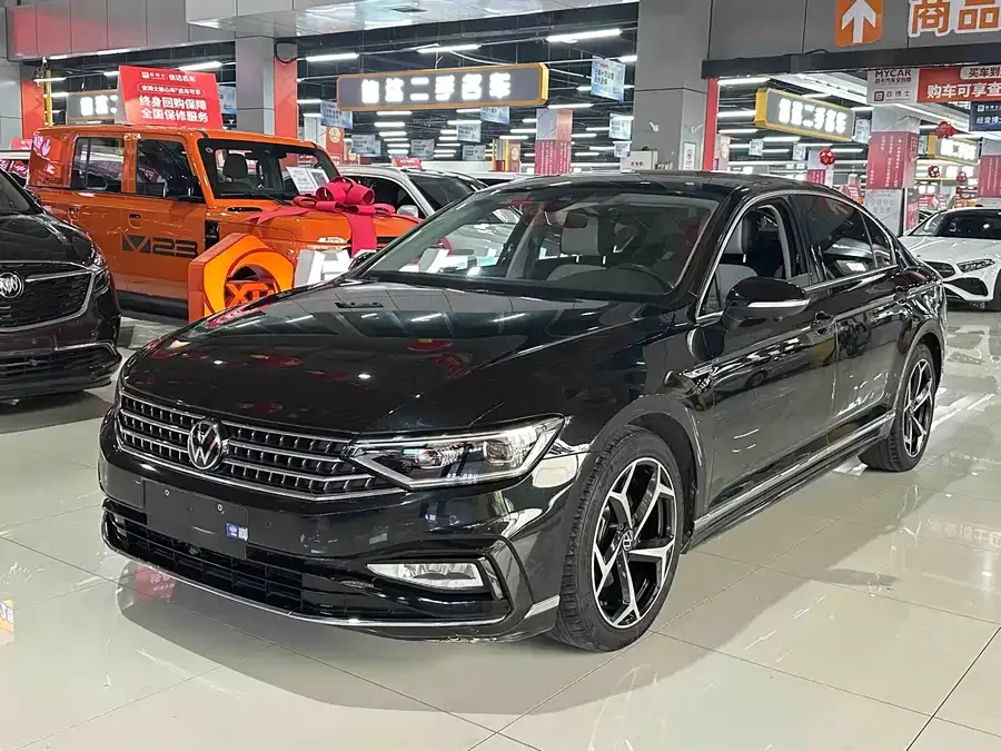 Volkswagen Magotan Magotan 2023 2 million commemorative edition 330TSI DSG luxury model 2023 — фото 1, купить с доставкой в Москву