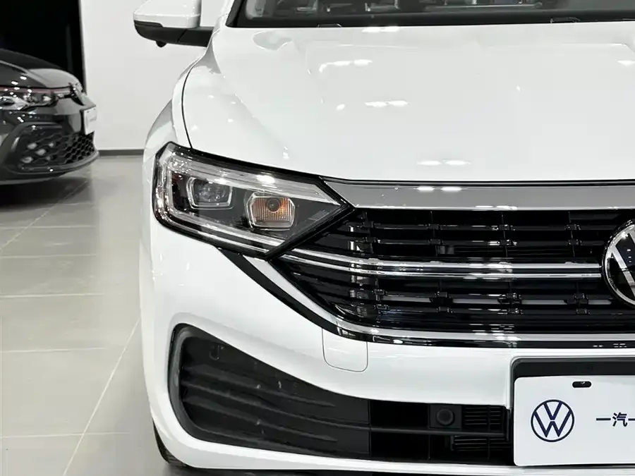 Volkswagen Sagitar 2026 Volkswagen Sagitar Facelift 30 Million Unit Selection 300TSI DSG Super Edition 2026 — миниатюра 4