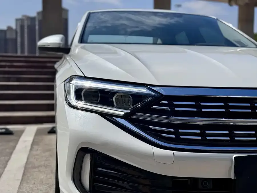 Volkswagen Sagitar 2023 Sagitar 300TSI DSG Excellence Edition 2022 — миниатюра 4