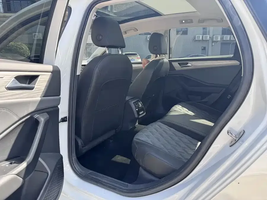 Volkswagen Sagitar 2023 Sagitar 300TSI DSG Excellence Edition 2022 — миниатюра 5