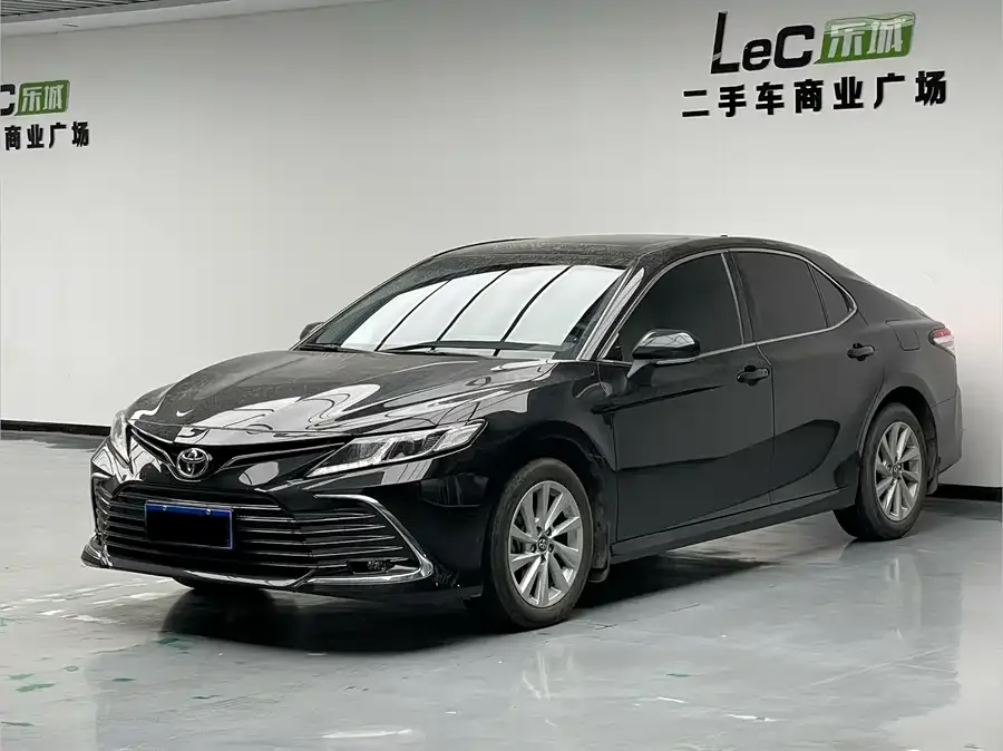 Toyota Camry Camry 2023 2.0GVP Leading Edition 2023 — фото 1, купить с доставкой в Москву