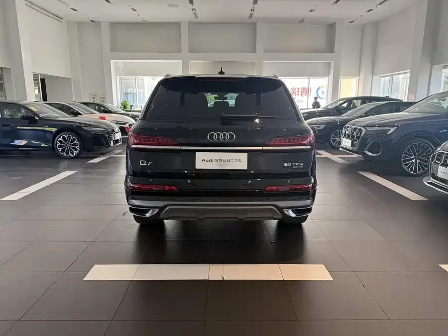 Audi Q7 2022 55 TFSI quattro S line sports model 2023 — миниатюра 2