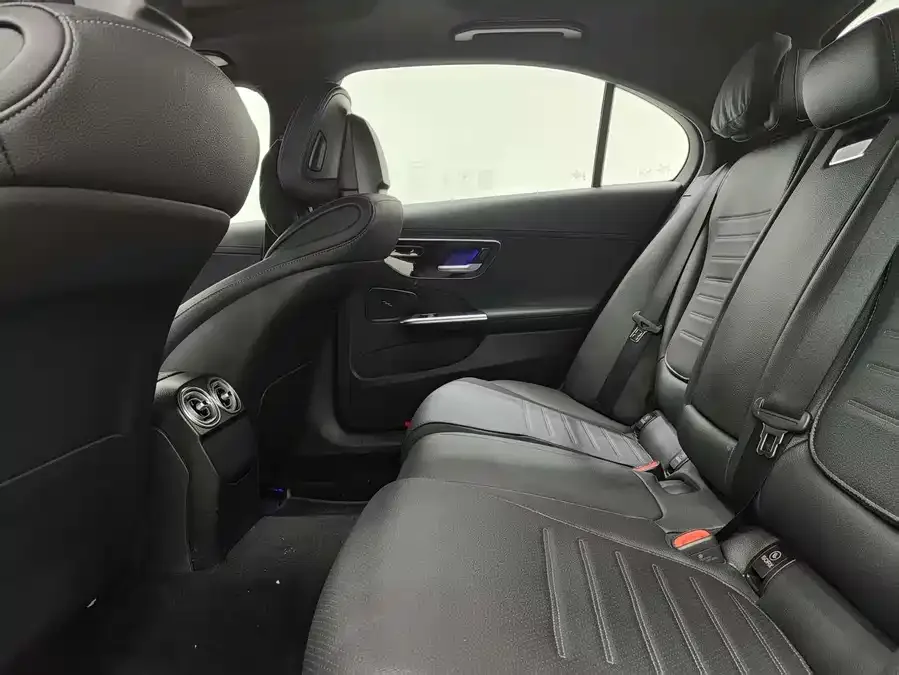 Mercedes-Benz Class C Mercedes-Benz C-Class 2023 C 260 L Sports Edition 2024 — миниатюра 4