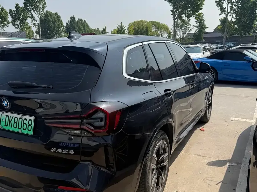 BMW iX3 2023 leading model 2023 — миниатюра 4
