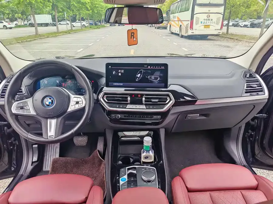 BMW iX3 2023 leading model 2024 — миниатюра 2