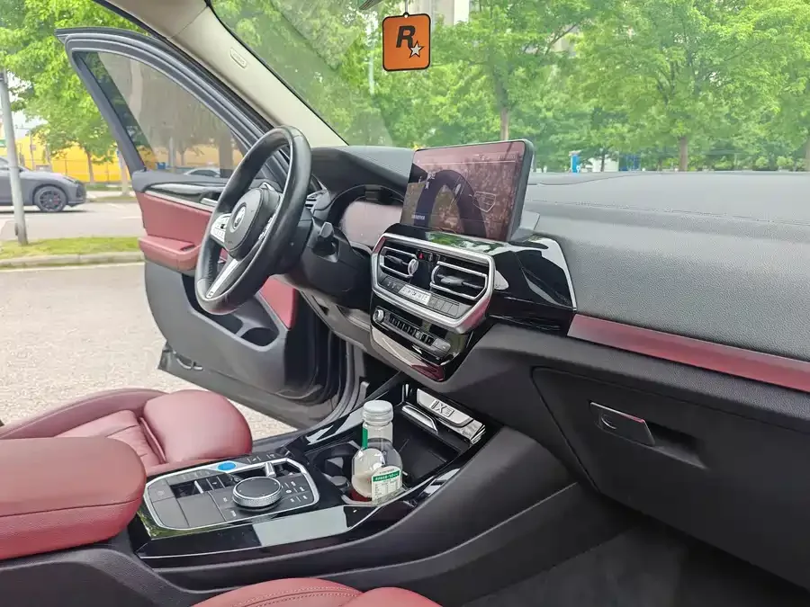 BMW iX3 2023 leading model 2024 — миниатюра 3