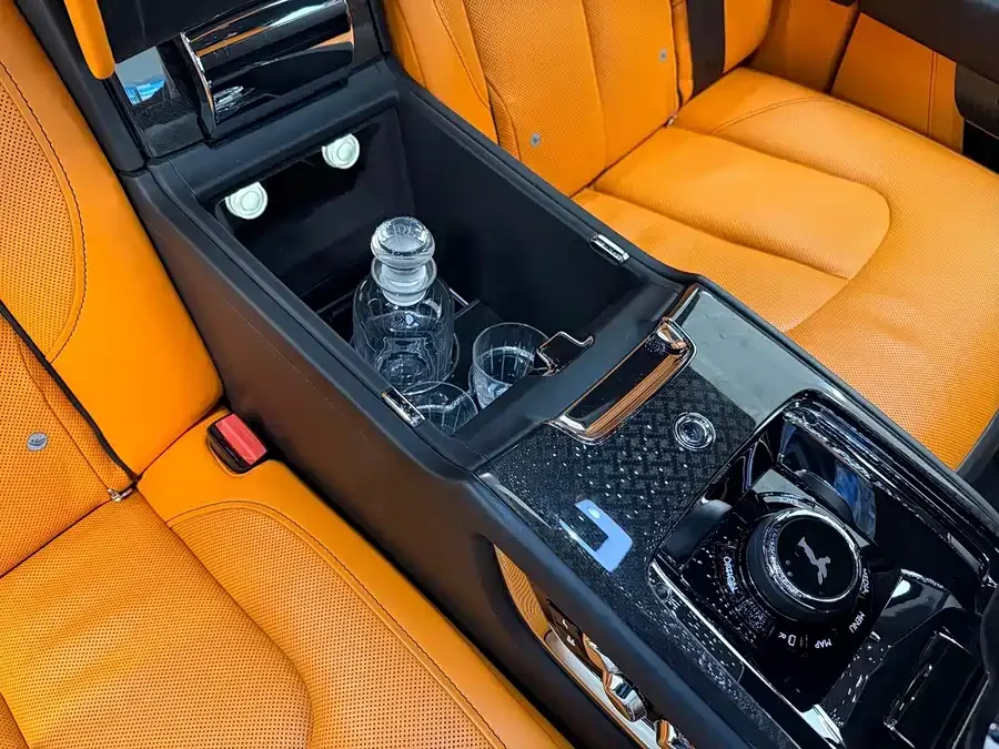 Rolls-Royce Cullinan Cullinan 2020 Black Badge 2022 — миниатюра 3