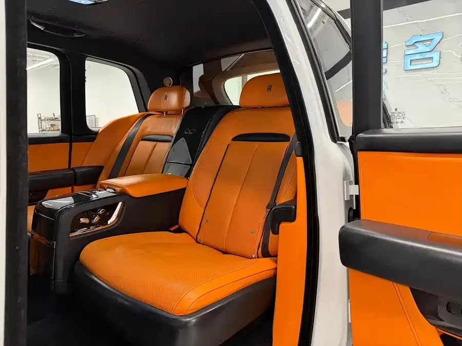 Rolls-Royce Cullinan Cullinan 2020 Black Badge 2022 — миниатюра 5