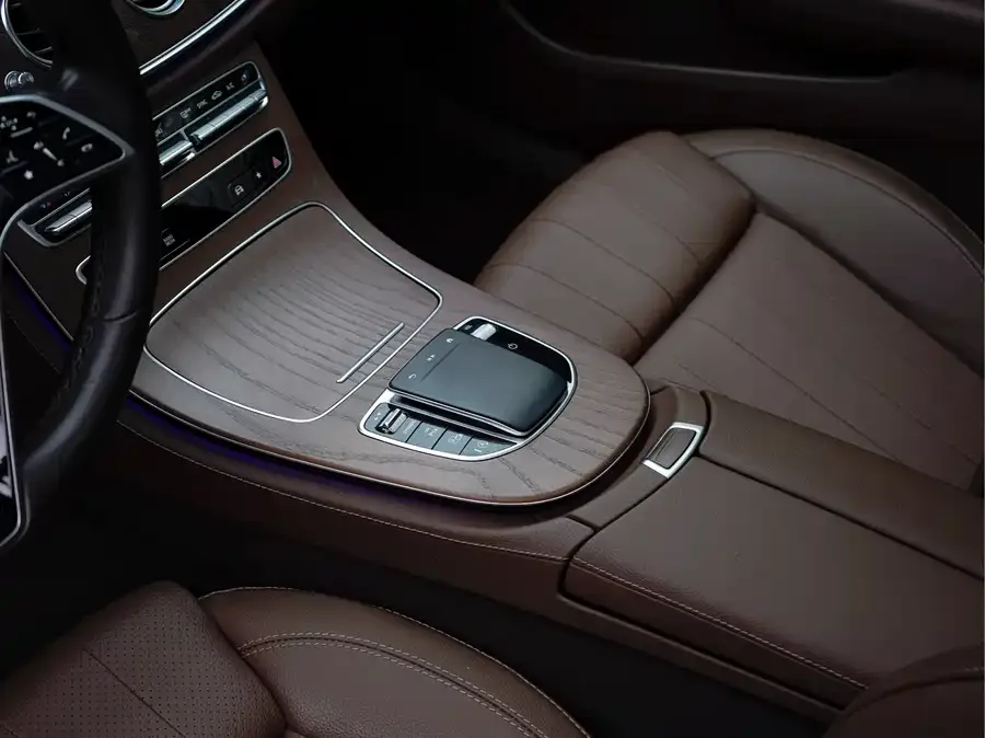 Mercedes-Benz E-Class Mercedes-Benz E-Class 2023 E 260 L 2024 — миниатюра 4