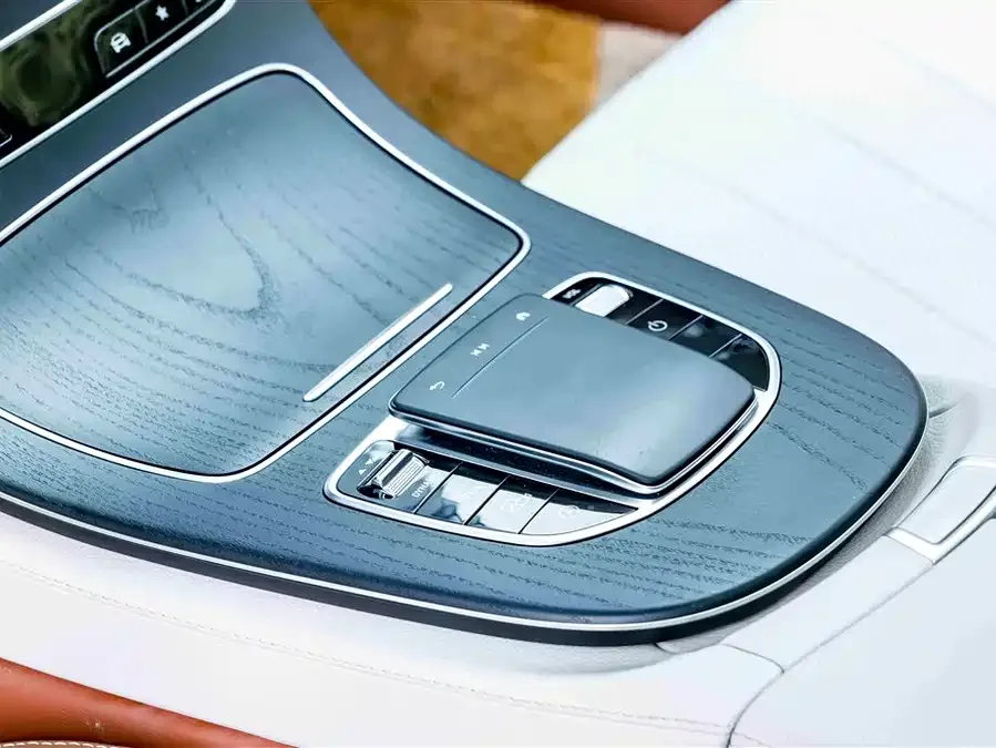 Mercedes-Benz E-Class Mercedes-Benz E-Class 2023 facelift E 300 L Fashion Edition 2023 — миниатюра 4