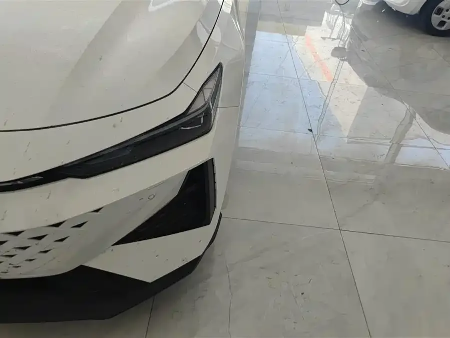 Changan UNI-V Changan UNI-V 2024 1.5T premium model 2024 — миниатюра 2