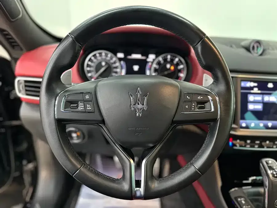 Maserati Levante Levante 2021 3.0T Standard Edition 2022 — миниатюра 3
