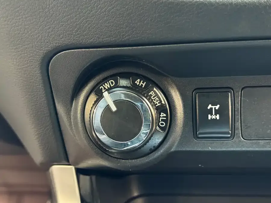 Nissan Terra 2020 Terra 2.5L XL Upper 4WD Automatic 4WD Luxury Edition 2022 — миниатюра 3