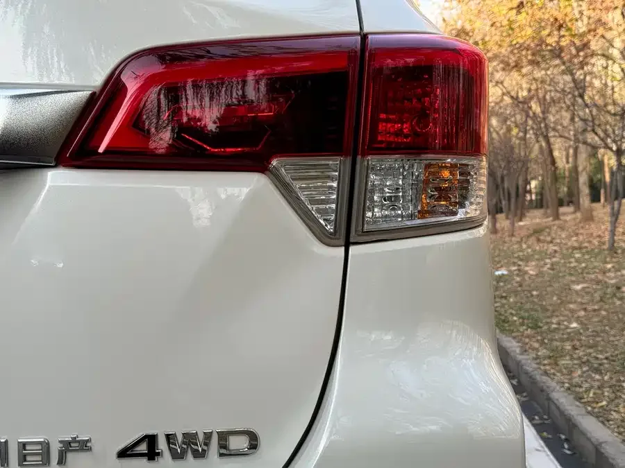 Nissan Terra 2020 Terra 2.5L XL Upper 4WD Automatic 4WD Luxury Edition 2022 — миниатюра 4