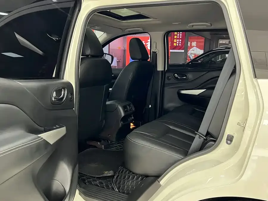 Nissan Terra 2020 Terra 2.5L XL Upper 4WD Automatic 4WD Luxury Edition 2023 — миниатюра 4