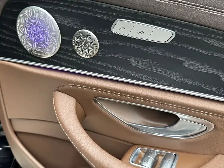 Mercedes-Benz E-Class Mercedes-Benz E-Class 2023 facelift E 300 L Fashion Edition 2023 — миниатюра 4