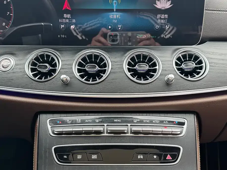 Mercedes-Benz E-Class Mercedes-Benz E-Class 2023 facelift E 300 L Fashion Edition 2023 — миниатюра 5