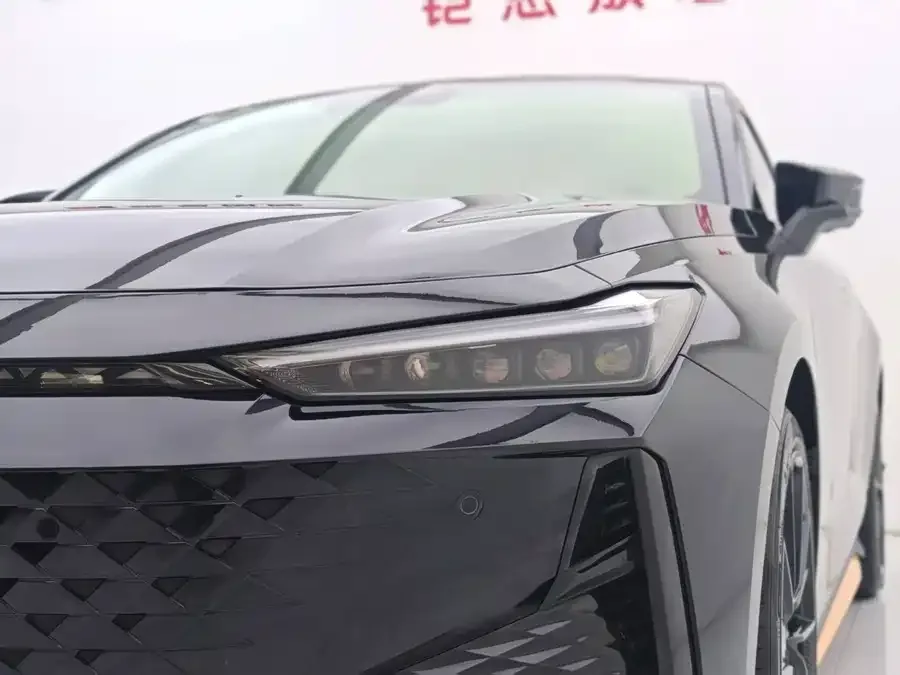 Changan UNI-V Changan UNI-V 2025 1.5T 500Bar Premium Sports Edition 2025 — миниатюра 3