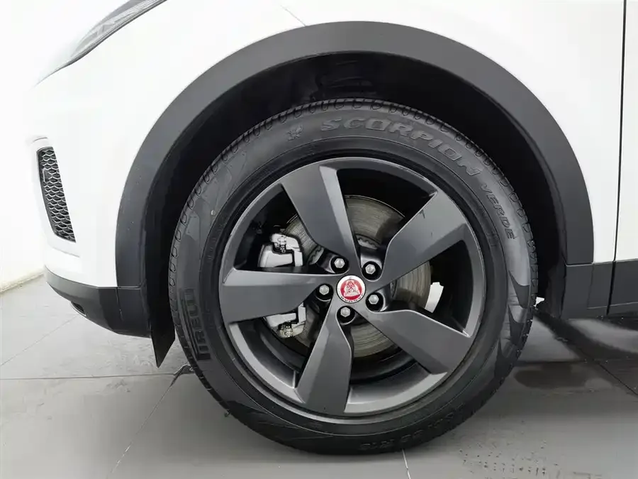 Jaguar E-Pace 2024 aggressive sports version R-DYNAMIC S 2024 — миниатюра 5