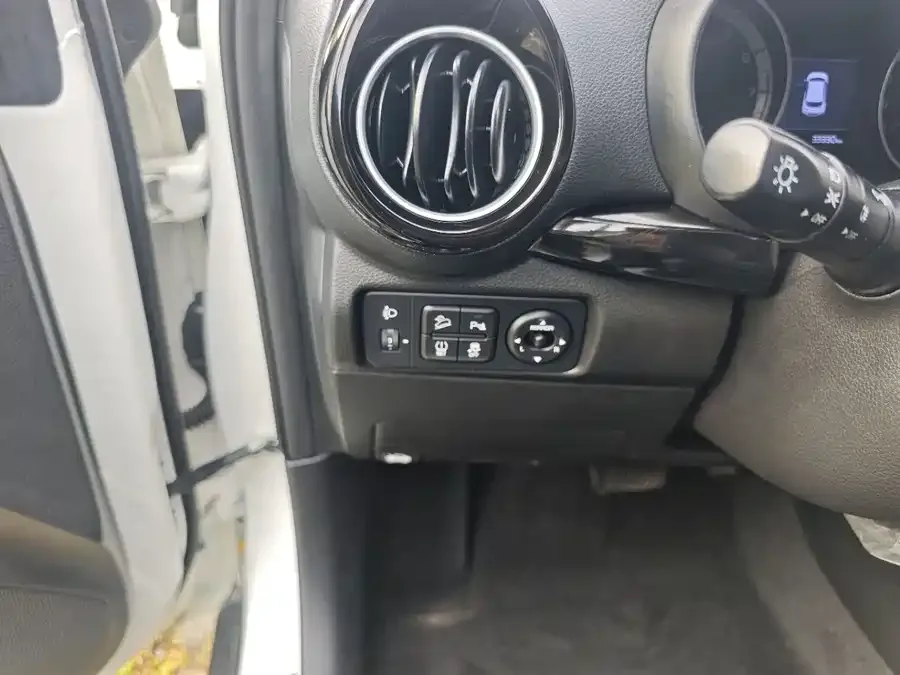 Kia KX1 2021 Yipao 1.4L Automatic Fun Fashion Model 2023 — миниатюра 5