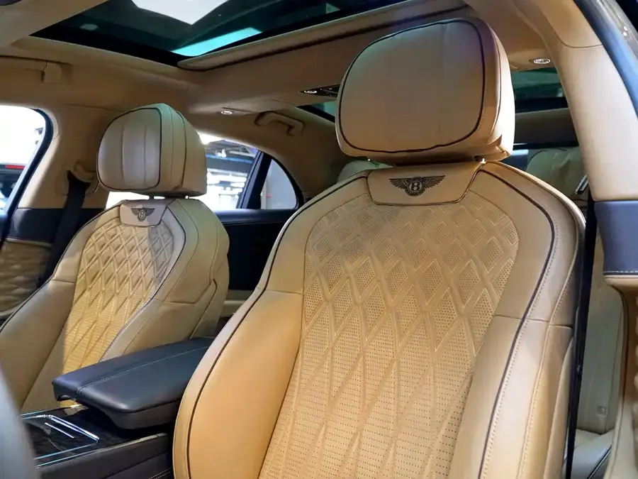 Bentley Flying Spur Mercedes-Benz 2022 4.0T V8 Standard Edition 2023 — миниатюра 2