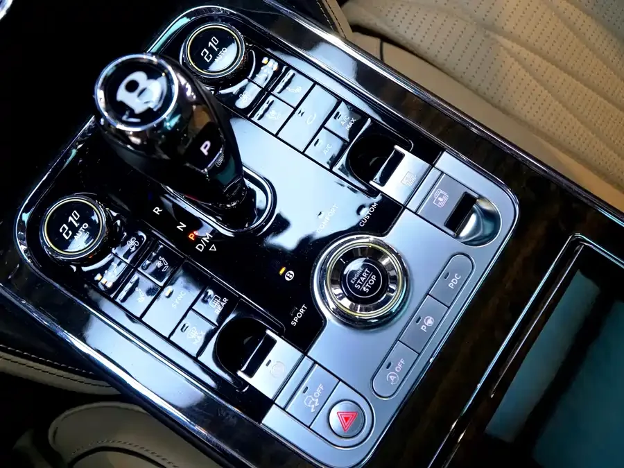 Bentley Flying Spur Mercedes-Benz 2022 4.0T V8 Standard Edition 2023 — миниатюра 3