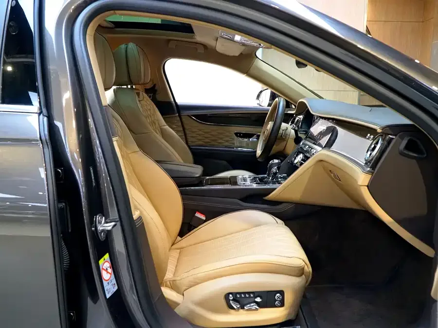 Bentley Flying Spur Mercedes-Benz 2022 4.0T V8 Standard Edition 2023 — миниатюра 4