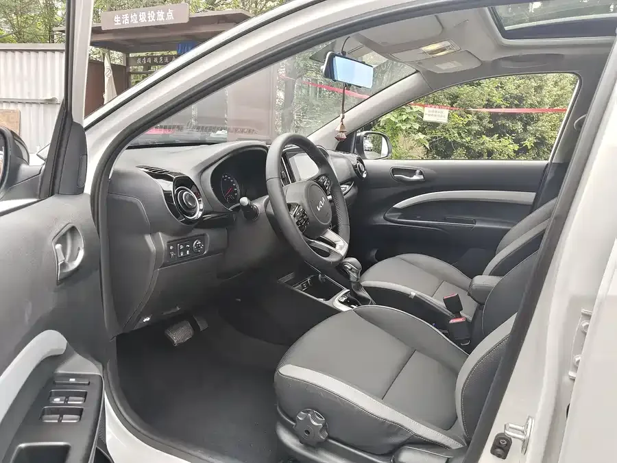 Kia KX1 2021 Yipao 1.4L CVT Sunroof Model 2022 — миниатюра 3