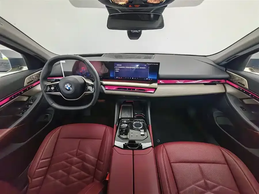 BMW 5 Series BMW 5 Series 2024 530Li Exclusive Luxury Package 2024 — миниатюра 2