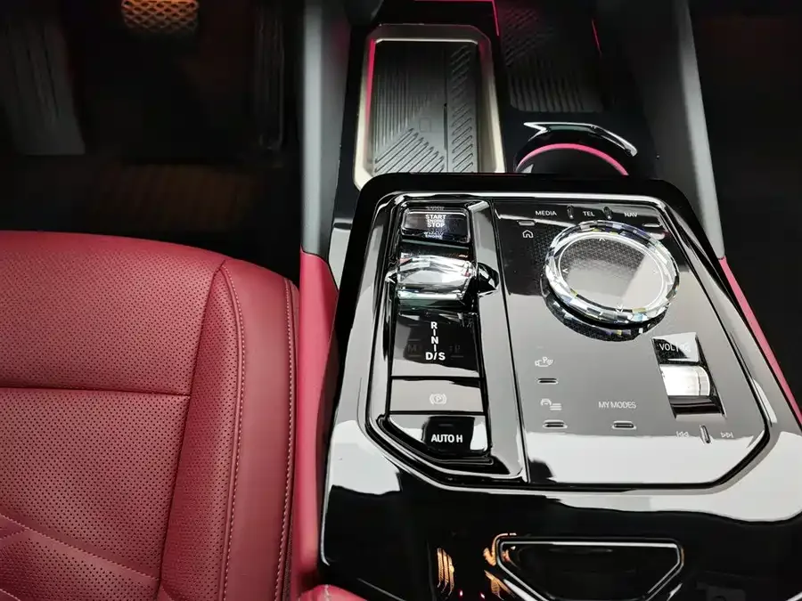 BMW 5 Series BMW 5 Series 2024 530Li Exclusive Luxury Package 2024 — миниатюра 4