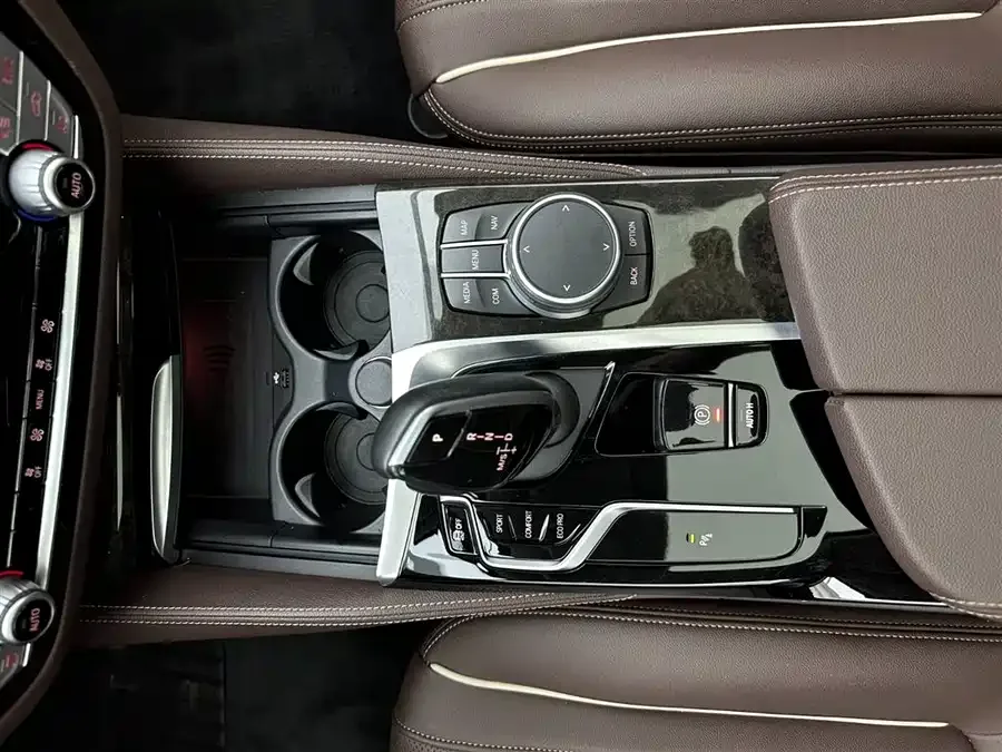 BMW 5 Series BMW 5 Series 2022 525Li Luxury Package 2022 — миниатюра 4