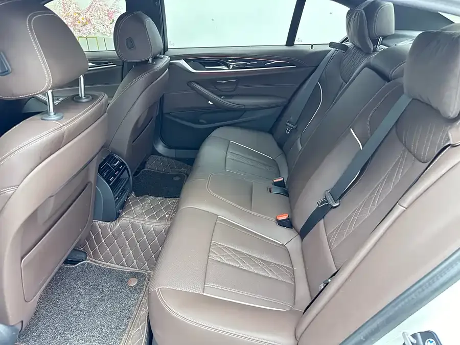 BMW 5 Series BMW 5 Series 2022 facelift 525Li M sports package 2023 — миниатюра 4