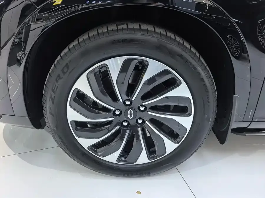 AITO M7 QM7 2024 1.5T RWD Plus Edition 5 Seaters 2025 — миниатюра 2